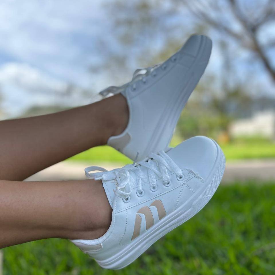 TENIS BLANCO DOS RAYAS BEIGE