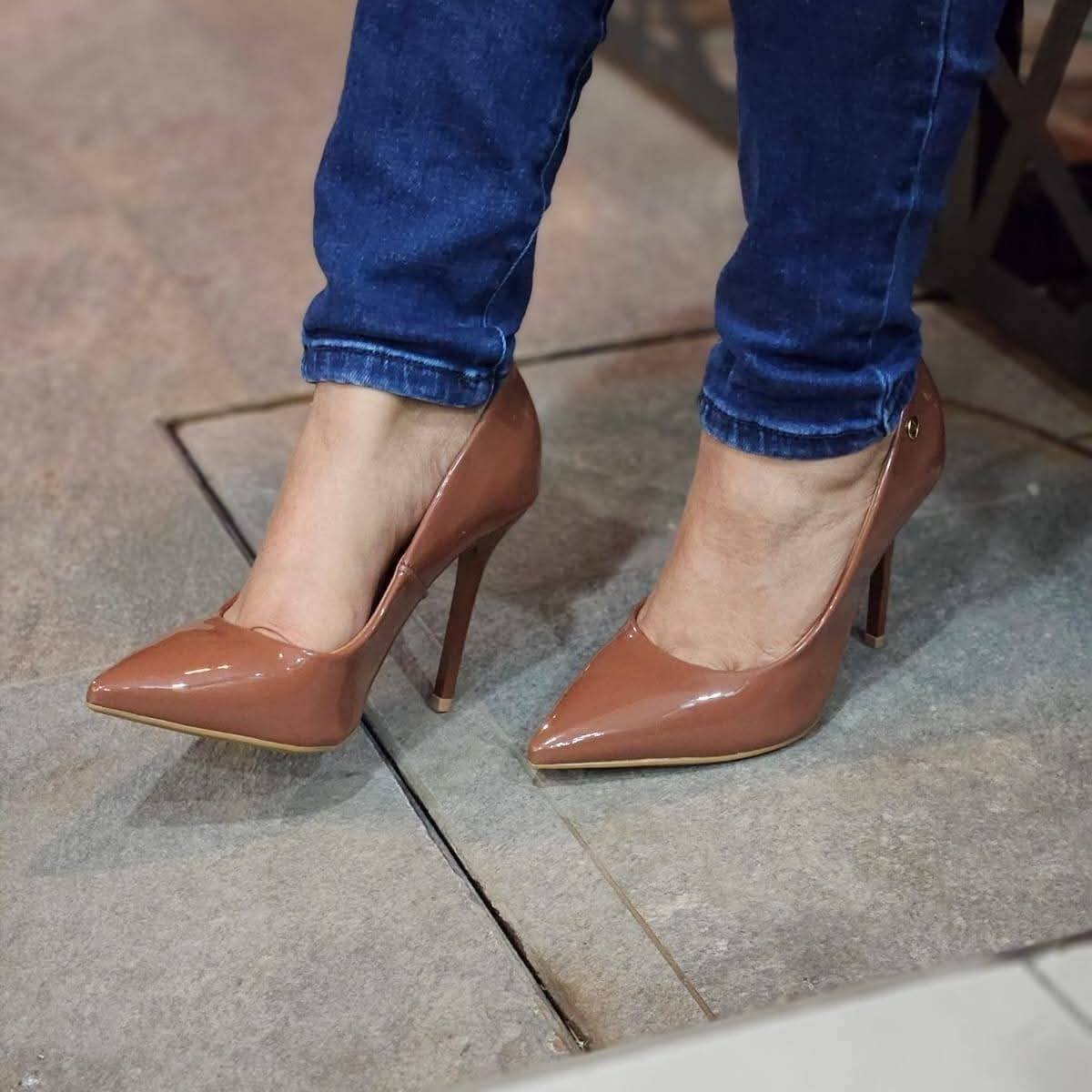 TACON STILETTO PARA DAMA VERNIZ PREMIUM- MOCA