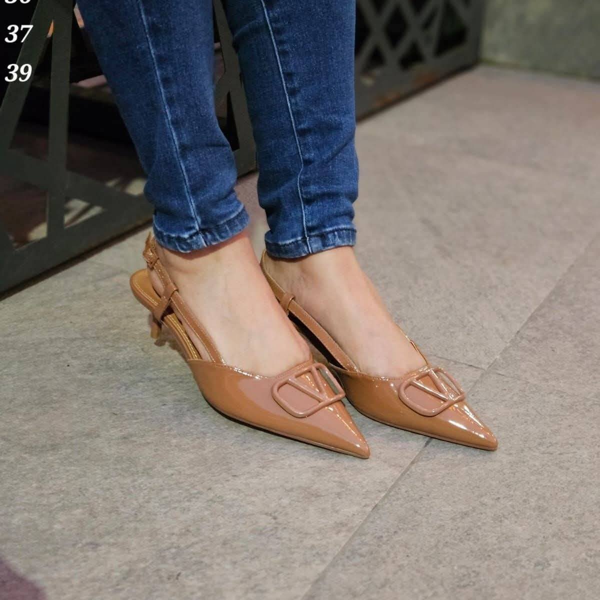 TACON BAJO PARA DAMA CLEMENTINE CAMEL