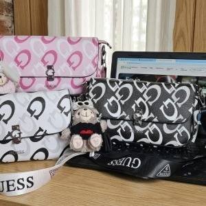 CARTERA GUESS ESPACIOSA